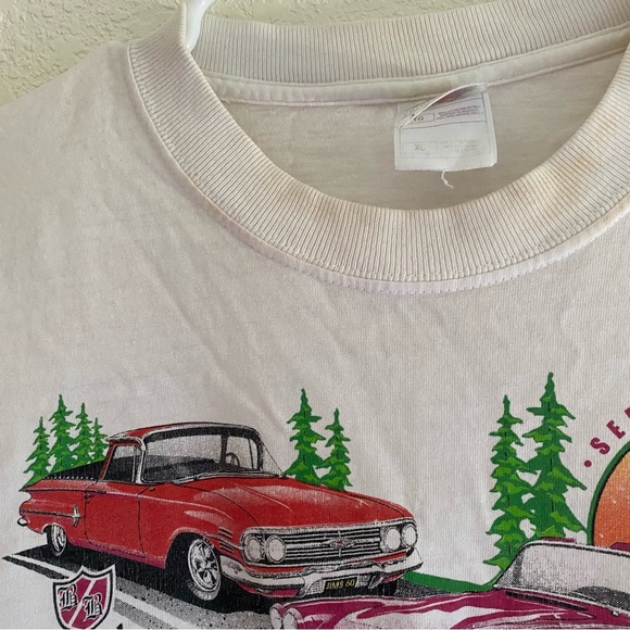 Graphic T-shirt - Picture 10 of 13